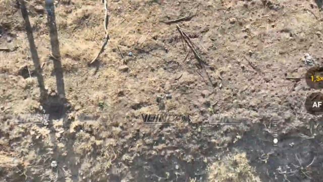 Дроноводы из состава Бабстовской бригады ГрВ "Восток" проводят разминирование местности