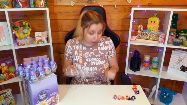 РАСПАКОВКА ШОКОЛАДНЫХ ЯИЦ НАЙДЕННЫХ В ПОТЕРЯННЫХ ПОСЫЛКАХ | СОБЕРУ ЛИ Я ВСЮ КОЛЛЕКЦИЮ? смотреть онлайн