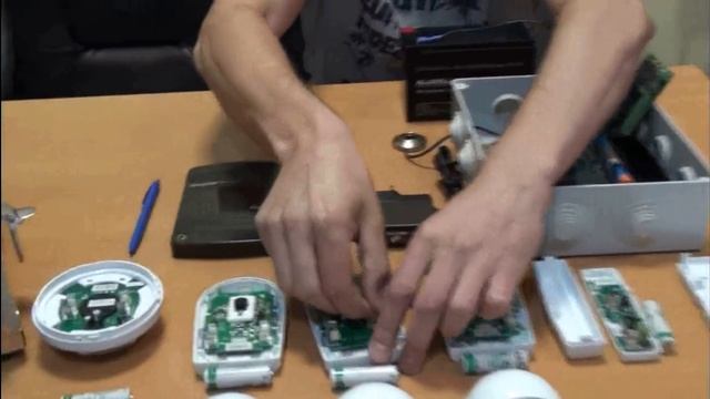 Способы размещения оборудования и подключение к GSM-контроллеру элементов приемника и блока реле смотреть онлайн