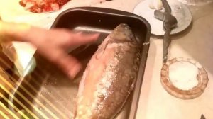 Как запечь карпа с чесноком в духовке. БЕЗ БОЛОТНОГО ПРИВКУСА