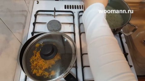 Рассольник с перловкой и солеными огурцами