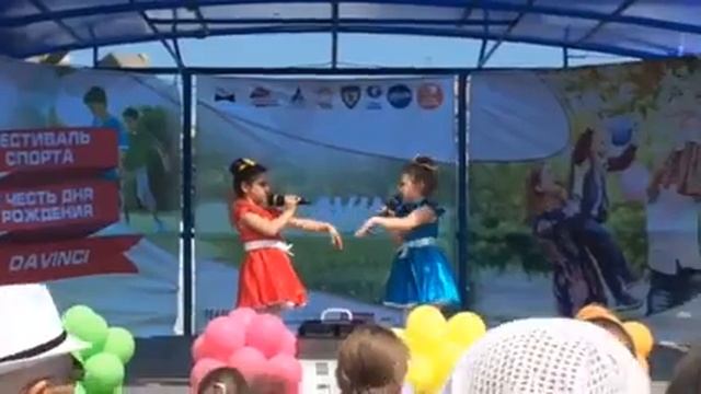 Кристина выступает первый раз на сцене)) 1 Июня!В день защиты детей ??? смотреть онлайн