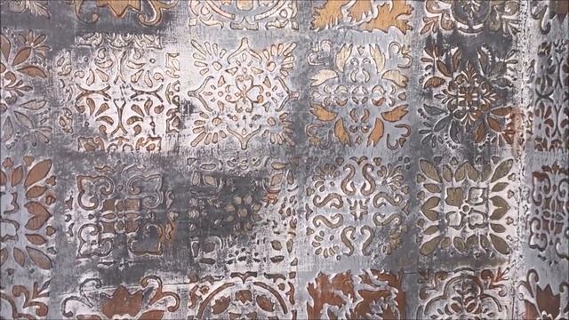 Панно на кухне 2: декоративная штукатурка, трафаретная техника, червонное золото, лак.
