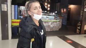 Вывез жену со сломанной ногой в Красную площадь. Гастрономический тур в KFC.