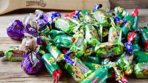 Новогодний торт из конфет Сюрприз