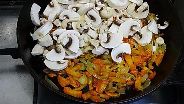 Каша ячневая с грибами и овощами