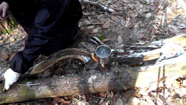 ❓ Как сделать горелку из консервной банки? Кипятим воду и завариваем лесной хвойный чай смотреть онлайн