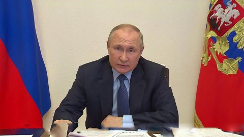 Владимир Путин пообщался по видеосвязи с главой Удмуртии Александром Бречаловым