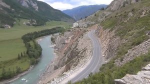 Есть по Чуйскому тракту дорога