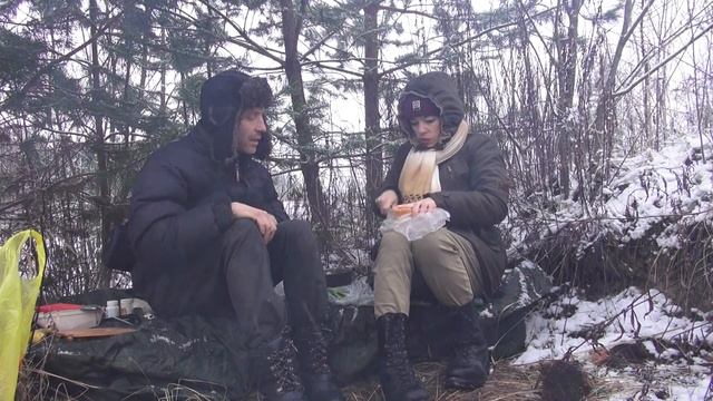 СОБИРАЕМ ГРИБЫ В ЗИМНЕМ ЛЕСУ И ГОТОВИМ СУП ИЗ ГРИБОВ НА КОСТРЕ смотреть онлайн