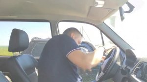 LR Defender vs. Uaz Patriot