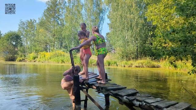 Плаваем, прыгаем с мостика смотреть онлайн