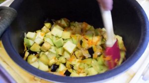 Овощное рагу с кабачками и баклажанами в мультиварке