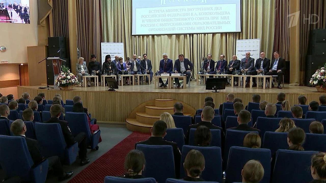 Владимир Колокольцев обратился к выпускникам образовательных учреждений правоохранительной системы