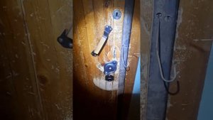 вскрытие двери после неудачной работы другого мастера по замкам.