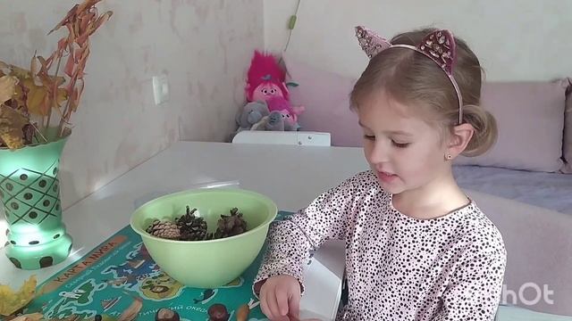 осенняя поделка в садик Ёжик из шишек и природных материалов // прогулка в лесу смотреть онлайн