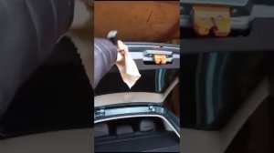 Снятие обшивки крышки багажника Шкода Фабия 1