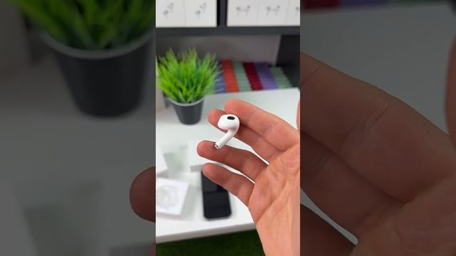 AirPods ставят музыку на паузу.