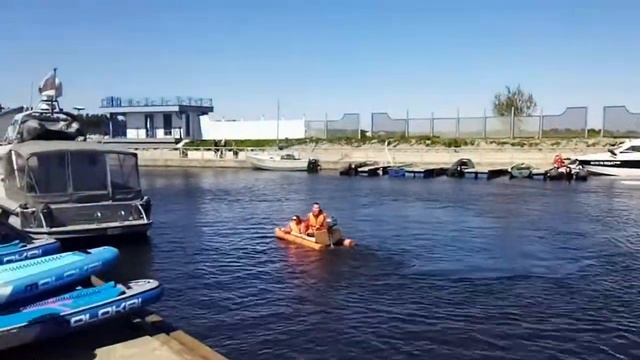 Ванна с лодочным мотором смотреть онлайн