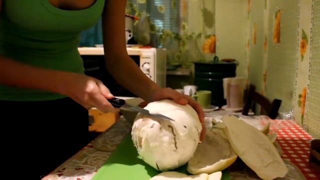Пробуем экзотические фрукты. Помело