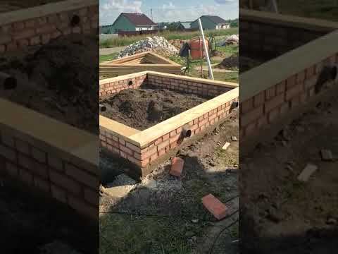 Фундамент бани 3х3, цоколь, продухи, приточка под печь и подкладная доска #shorts video смотреть онлайн