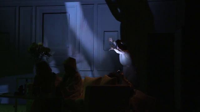 Cheek By Jowl смотреть онлайн