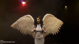 Как позировать с крыльями | Фотосессия в студии BLACKSTUDIO