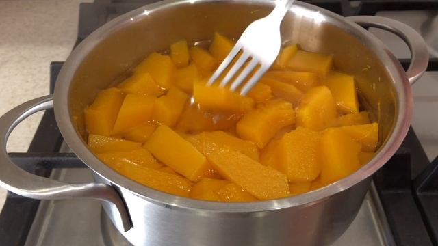 Как приготовить тыкву вкусно в кастрюле кусочками. Сколько варить тыкву. сколько варить тыкву кусочками. белая варёная тыква абхазия. сколько минут варится тыква.