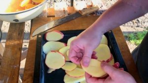 Как приготовить карася / в духовке с картошкой