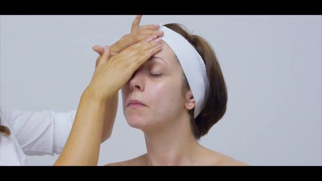 Emma Hardie Tutorial - Protect & Prime SPF30 смотреть онлайн