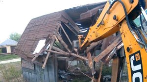 ТРАКТОР строит дом за 2 минуты) видео про трактор