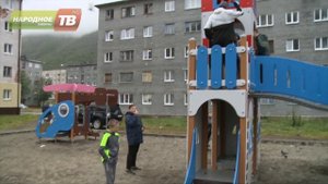 В Кировске началась установка новых детских игровых комплексов