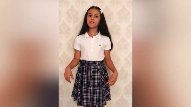 Дети и взрослые читают стихотворения на азербайджанском и русском языках.mp4