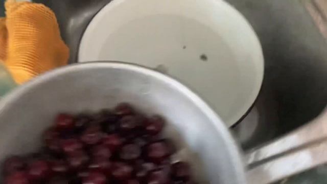 Вишневый компот: этап 2 - готовим ягоду (бланшировка) смотреть онлайн