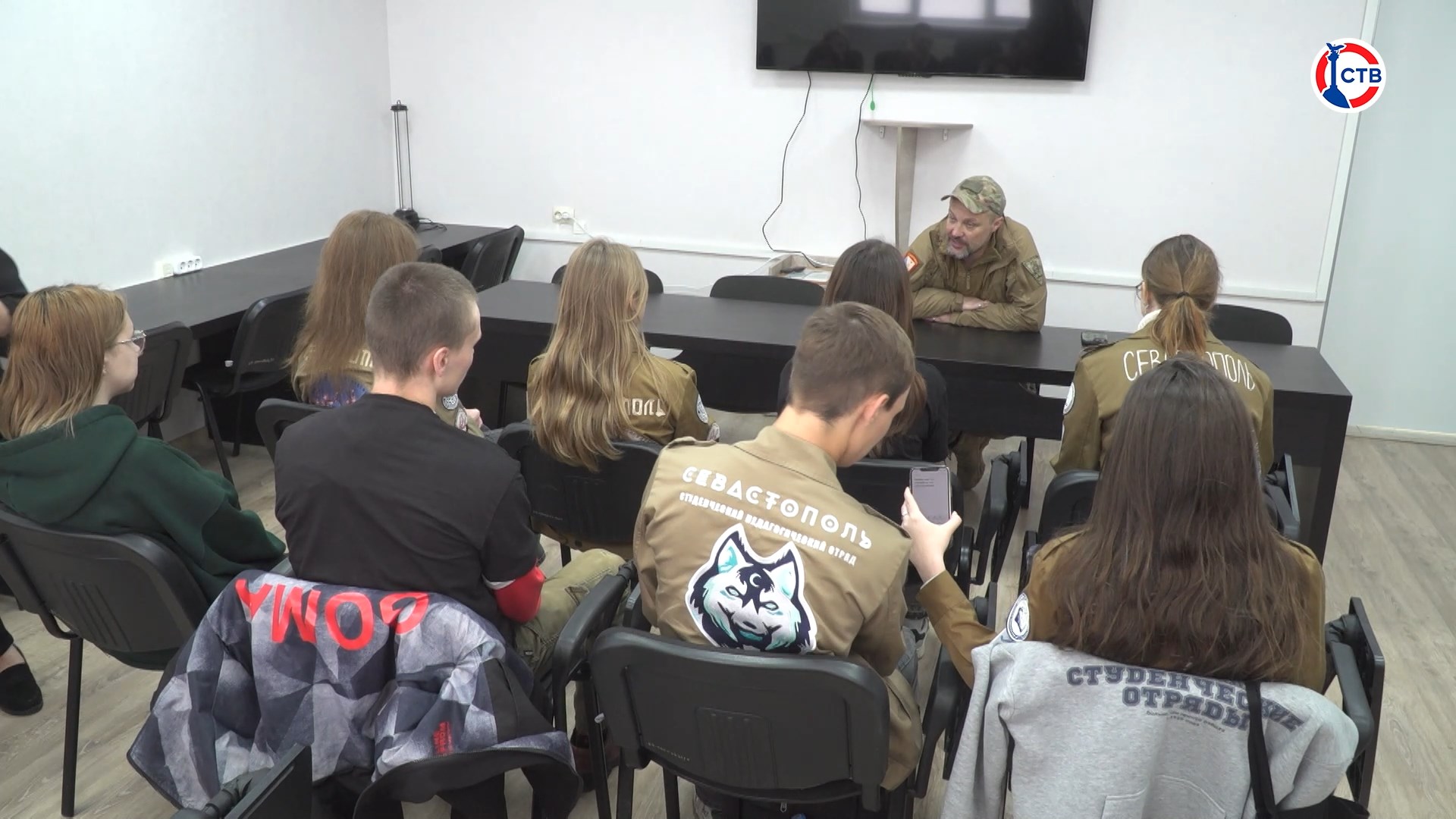 Участники предварительного голосования «Единой России» проводят встречи с избирателями
