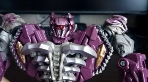 Обзор на игрушку Transformers DOTM Voyager class "SHOCKWAVE" от HASBRO