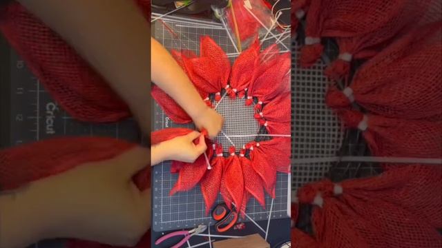 Poinsettia Wreath, holiday decor, Christmas crafts, Christmas decor, diy holiday decor