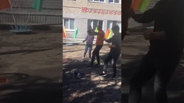 Встреча детей в лагере "Молодёжный" смотреть онлайн