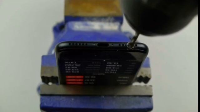 Ищем разъём для наушников на iPhone 7. смотреть онлайн