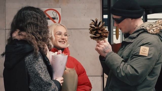 Как Эдвард Билл поздравлял девушек с 8 марта смотреть онлайн