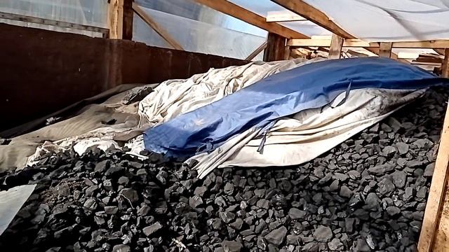 Построили новую теплицу, навели порядок на участке,заготовили топливо. Потихоньку готовим грунт смотреть онлайн