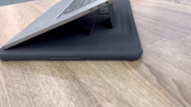 WiWU Defender Stand Sleeve смотреть онлайн