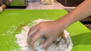 МЕДОВИК С ЯГОДНОЙ ПРОСЛОЙКОЙ И ЗАВАРНЫМ КРЕМОМ.