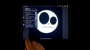 Как переключать тему интерфейса в Procreate