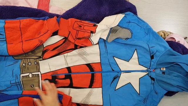 05697 Fleece Nightwear (Флисовая ночная одежда )№6 20,00кг 9,20€ за кг 37ед смотреть онлайн