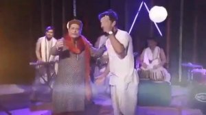 Круто! Харе Кришна поют. Красивая мелодия.