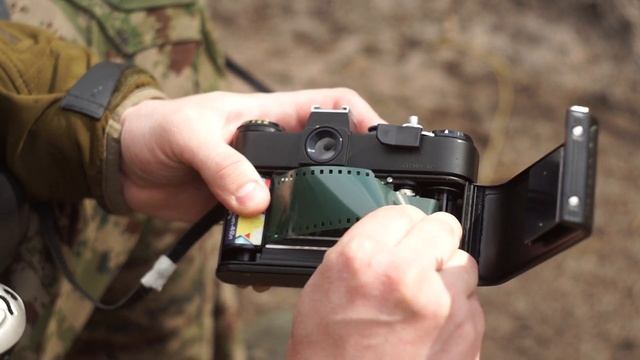 как вставить пленку в фотоаппарат зенит смотреть онлайн