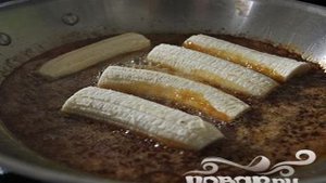 Пирог с карамелизованными бананами