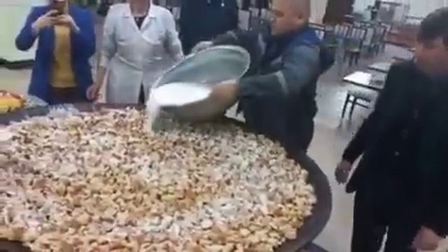 Каланфур дар курутоб двойной маза дора...) смотреть онлайн