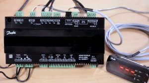 How to Power and Wire the Danfoss AK-CC 525A Case Controller | Controller Talk